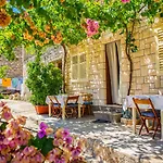 Hébergement de vacances Stone House Dioniz Brnistrova